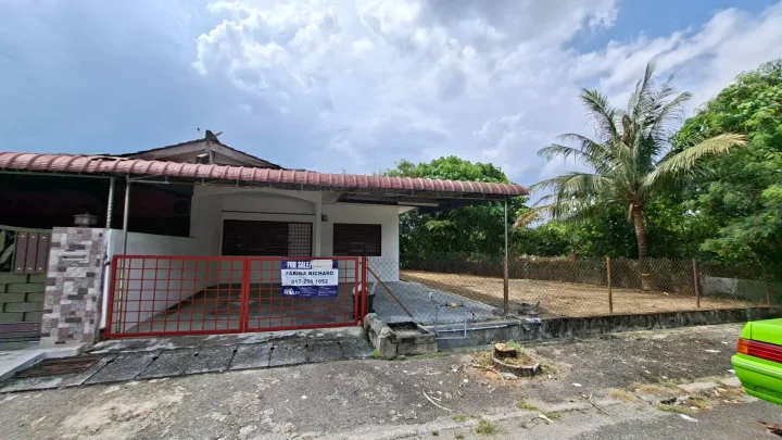 CORNER LOT SINGLE STOREY TERRACE HOUSE