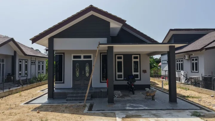 BANGLO DI BANDAR PASIR TUMBOH