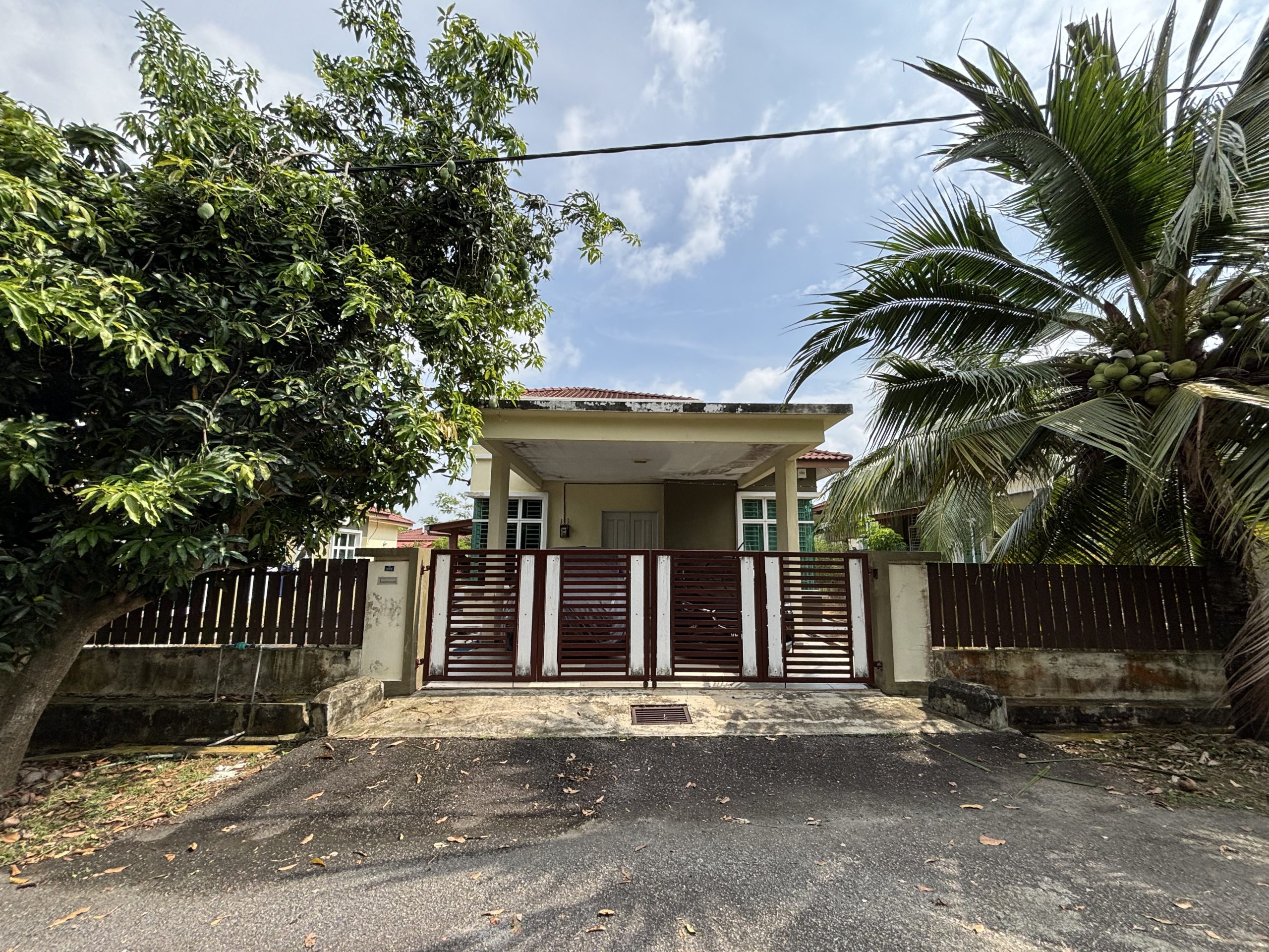 Banglo Fully Furnished 4 Bilik 2 Bilik Air | Taman Belimbing Setia Durian Tunggal Melaka | For Sale